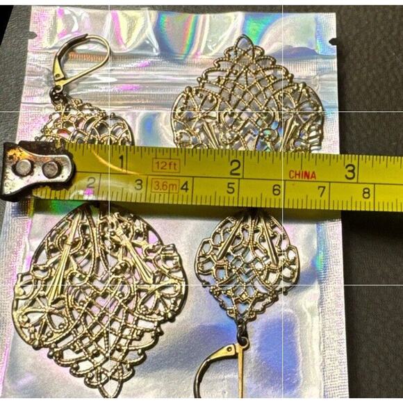 -EARRINGS VTG Goldtone Chandelier - Picture 4 of 10